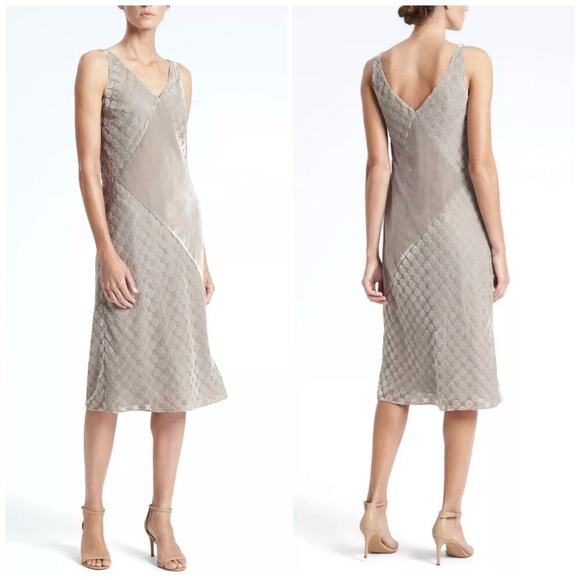 Banana Republic Heritage Women's Velvet Dot Textured Midi Dress Gray Size 2 - Picture 1 of 12